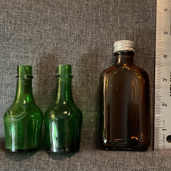 VINTAGE Green and Brown Glass Bottles - Picture 1 of 6